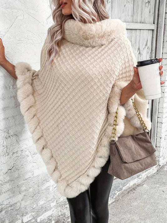 Beige poncho met imitatiebont | Larissa