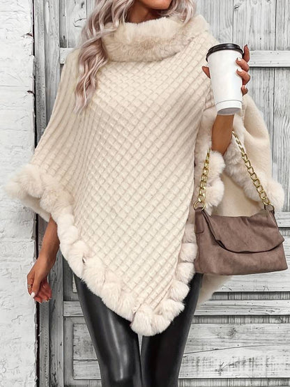 Beige poncho met imitatiebont | Larissa