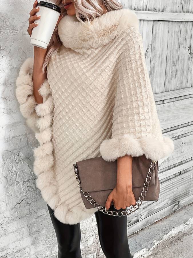 Beige poncho met imitatiebont | Larissa